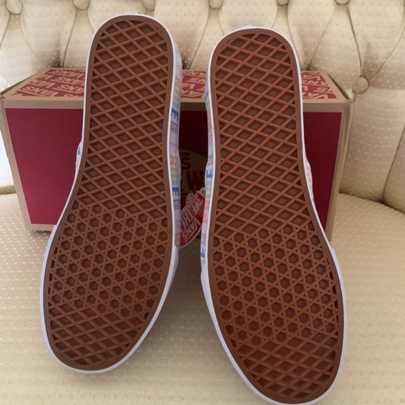 Vans Classic Slip On LBGT Pride Sneakers White Rainbow Multi Shoes Unisex - Picture 9 of 12